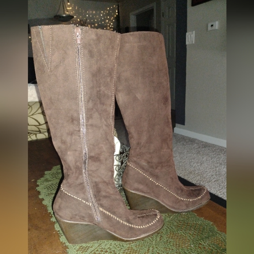 Aerosoles Gateway Sz 6M knee high suede boots - Dark Brown